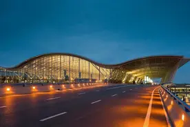 全球第一大机场：旅客吞吐量达到1.08亿人次，上海浦东跻身前十图片