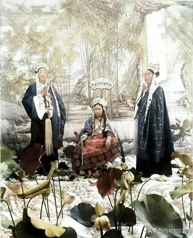 1983年慈禧墓开棺老照片：出土时全身长白毛，牙齿和指甲保存完整