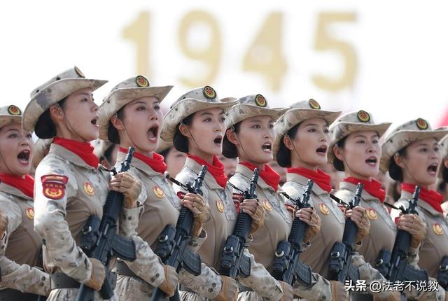93受阅女兵参加婚礼被骂惨！网友：穿这套衣服去是几个意思？