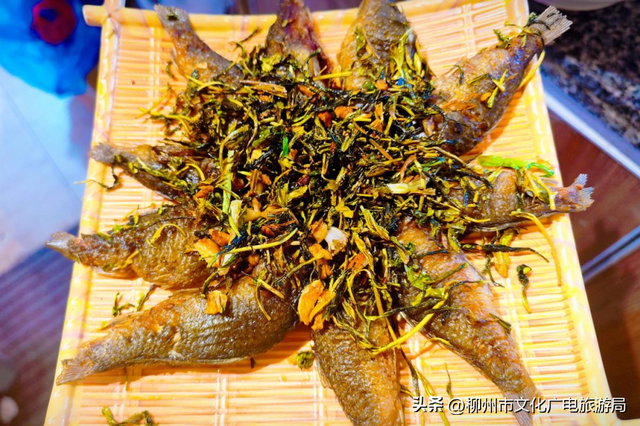 跟着AI游三江丨一口酸，一碗茶，一场宴，吃懂三江侗寨的人间烟火！