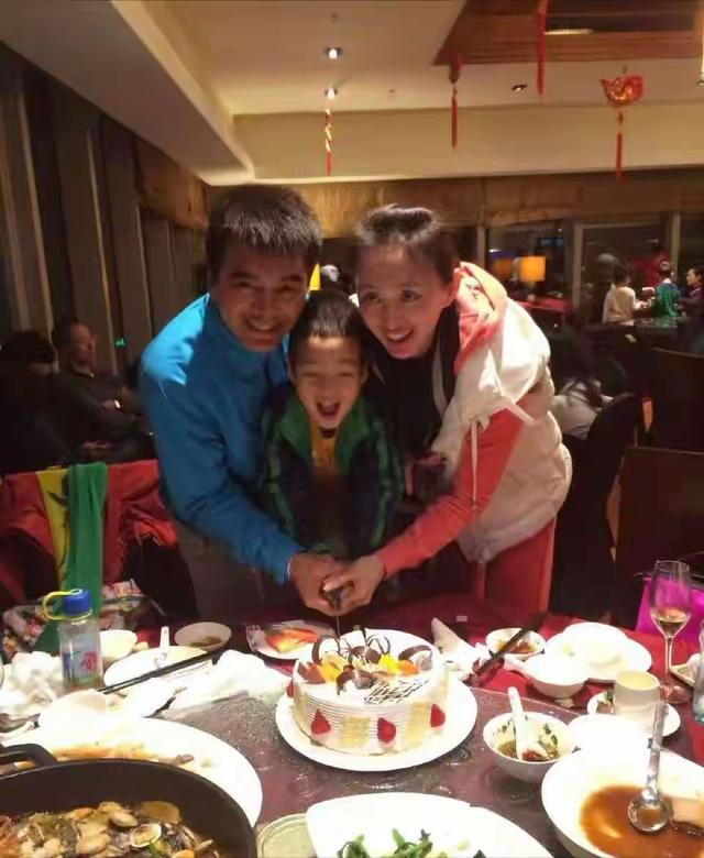 何晴葬礼11天后，令人担心的事情发生了，闺蜜曝光许何离家真相