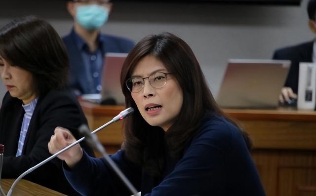 日本包机降落台岛，机上人身份特殊，中方表述改变，行动已经开始