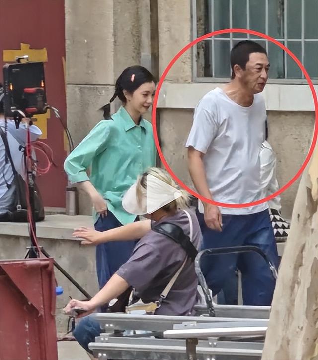 轮椅出行，不能躺下，41岁患“不死癌症”的李宇春，现状如何呢？