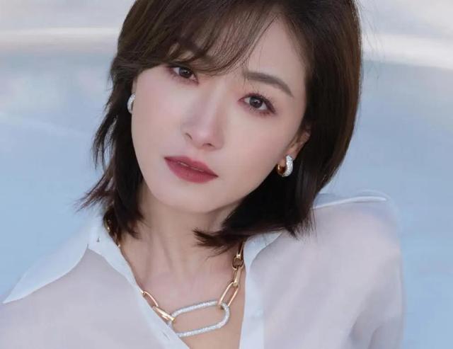 因长的太漂亮，七次拒绝导演“要求”被封杀，43岁终凭实力拿影后