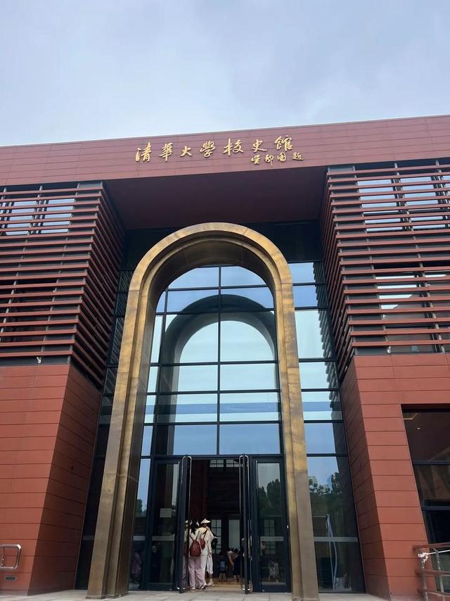 谁先下车谁就输！神奇的北京地铁4号线，一眼放去都是985名校