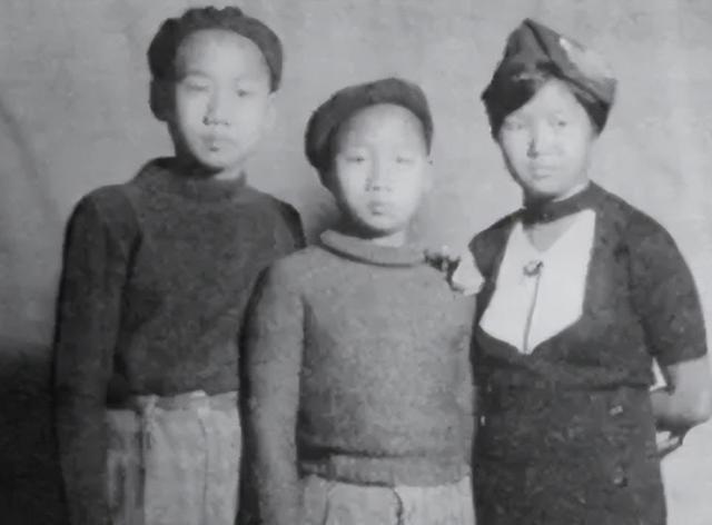 2002年，董健吾后人与刘思齐对簿公堂，揭开了毛岸英在上海的遭遇