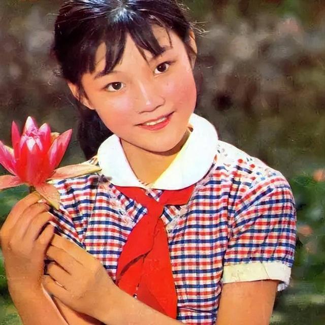 她11岁被导演看中,与名导同居多年被抛弃,童星出身却无人问津