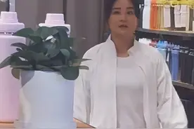 贾玲三里屯拍广告被偶遇，至少复胖了20斤图片