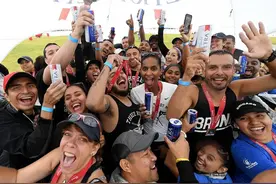 啤酒正成为马拉松赛场“跑步搭子”，营养医师：饮酒对跑者有害无益图片