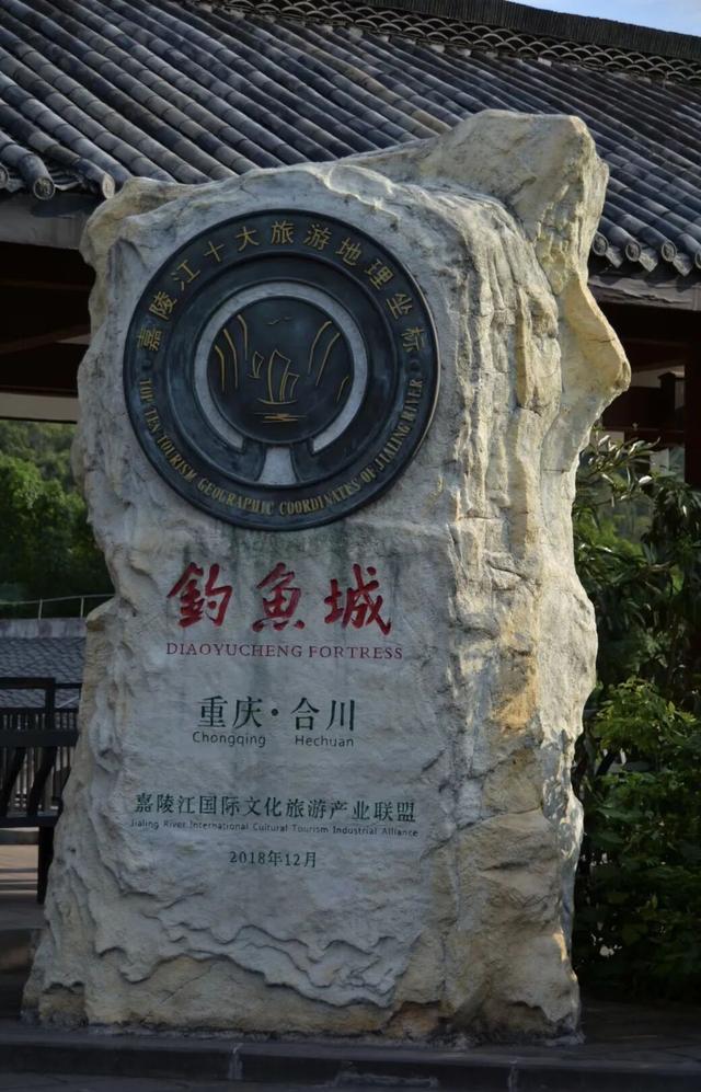 全网围观“杀猪宴”！高铁1.5h直达爆火古城，不止有刨猪汤！美食古早，均价10元吃到撑！