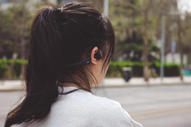 苹果索尼联手垄断？中国韶音杀出重围，狂揽全球市场七成份额