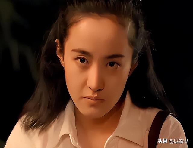 57岁无儿无女，关掉手机推掉戏约，一人住郊外小院，剧雪到底图啥