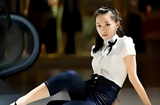 她是赵本山最美的女徒弟，“戏里”土里土气	，“戏外”美得认不出