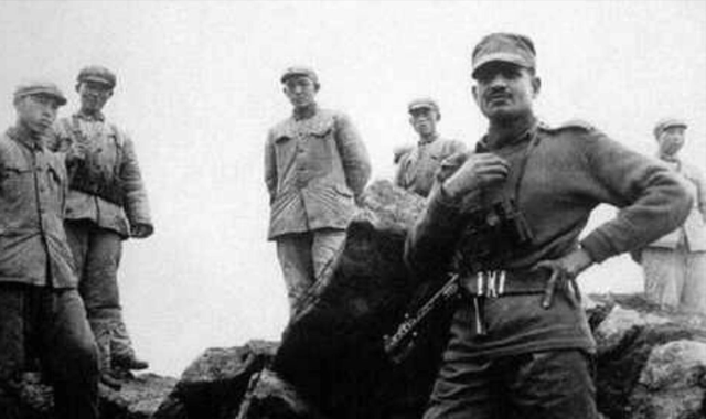 63年国庆，毛主席见到一少尉排长忽然问道：就是你“口出狂言”啊