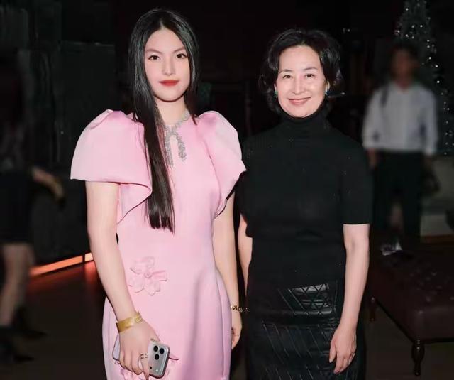 被禁止关注不到两天，李湘被扒底朝天，远不止高调炫富那么简单