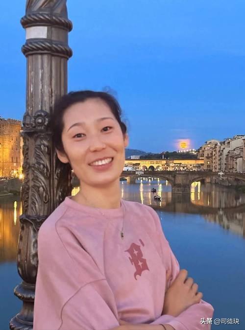 女排名将朱婷：身高1米98，父亲想让她嫁个比他高的，不嫁外国人