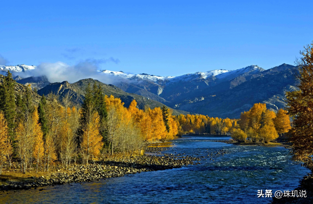 从“偏远边疆”到亚欧枢纽！新疆逆袭，藏在光伏板、粮仓和公路里