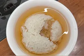 江浙沪：开水泡饭配咸鸭蛋美味；广东：绝不允许它们在我碗里相遇图片