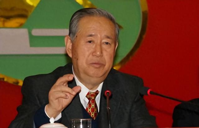 他是人民的好总理，65岁官至副国级，一生清廉，晚年捐出200万！