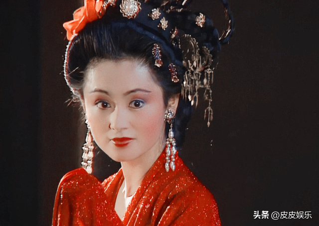 长得太美被导演占为己有，4年后生下大明星儿子，16岁开始争光了