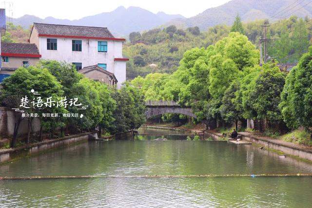 浙江宁波有一条清幽长溪，沿途3个古村犹如世外桃源，成休闲胜地