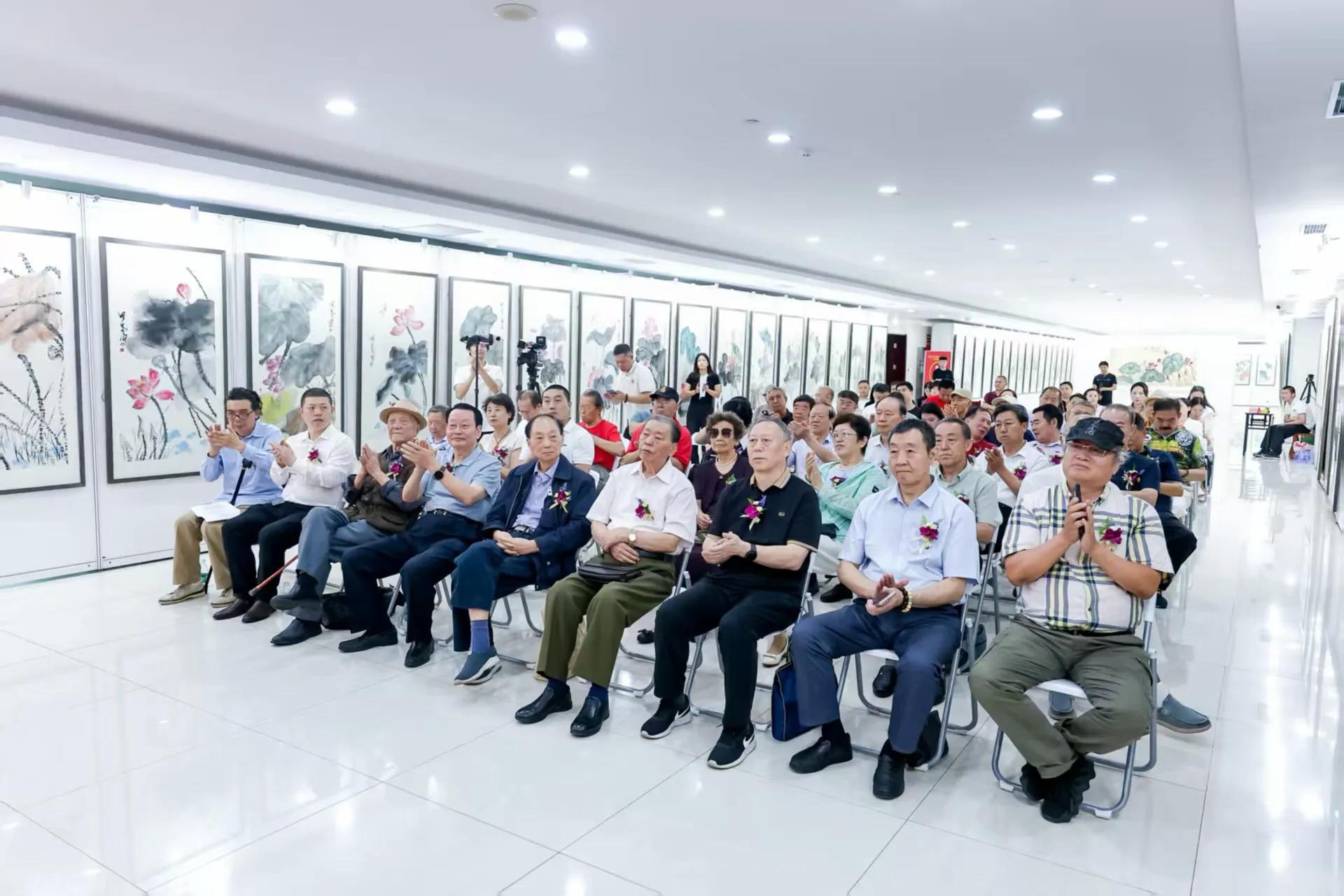 王成志应邀为中宣盛世国际书画院主办中国画个展和研讨会题写会标 王成志应邀为中宣盛世国际书画院主办中国画个展和研讨会题写会标