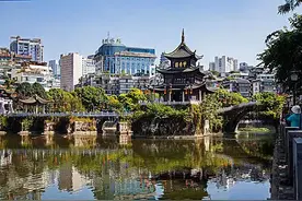 家庭存款达到多少才算有钱？这四个条件，符合一个就行图片