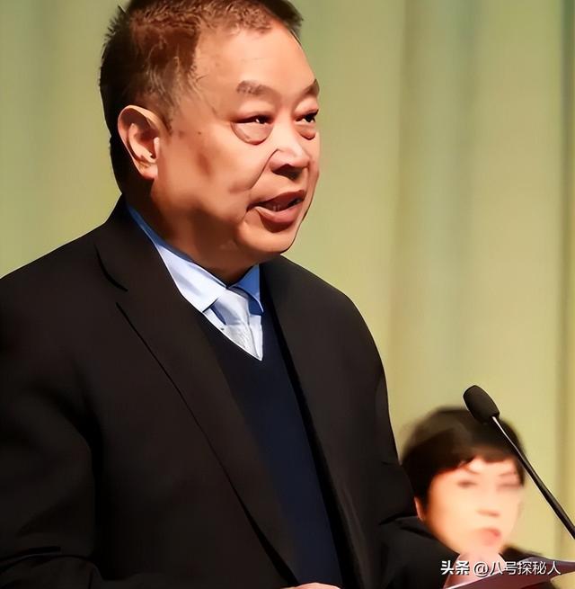 一年狂赚786亿，吞并18个村庄，村长身家165亿，他们是干啥的？