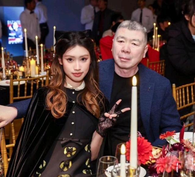 徐帆回应离婚5个月	，冯小刚近况曝光，他的“小心思”再藏不住了