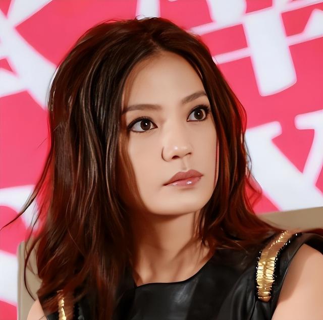 封杀四年，49岁赵薇突传消息，因胃癌去世传闻5个月前就真相大白