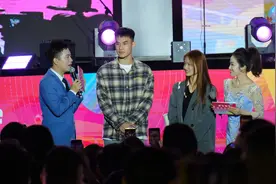 全是帅哥美女！南宁脱单音乐会热度爆表，点燃“三月三”爱情之火图片