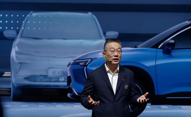 一夜负债200亿？电动车巨头轰然倒塌：终于活成贾跃亭信徒