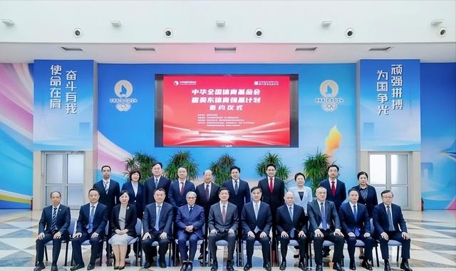 阅兵临近，霍家三父子一张北京合照暴露真实处境，目的果然不一般