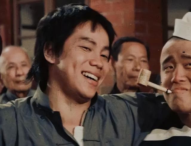 林凤娇也没想到，成龙竟在梁小龙去世后	，因一特殊举动扭转了口碑