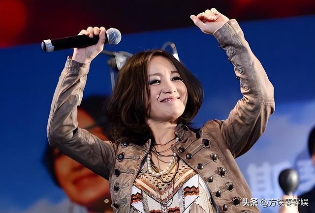 她连上5次春晚，私下却和恩师同居怀孕被骗流产，今57岁依然单身