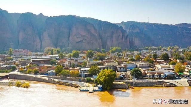黄河绕村 石林映日 景泰龙湾村的金黄太治愈