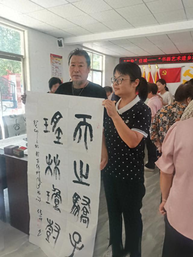 书画名家捐赠墨宝 助力乡村文化建设