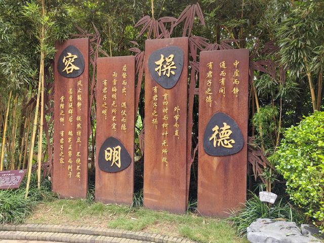 黎立义: 重游青秀山（游记）