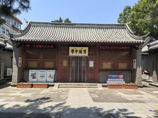 参观河北保定留法勤工俭学纪念馆,了解留法勤工俭学运动