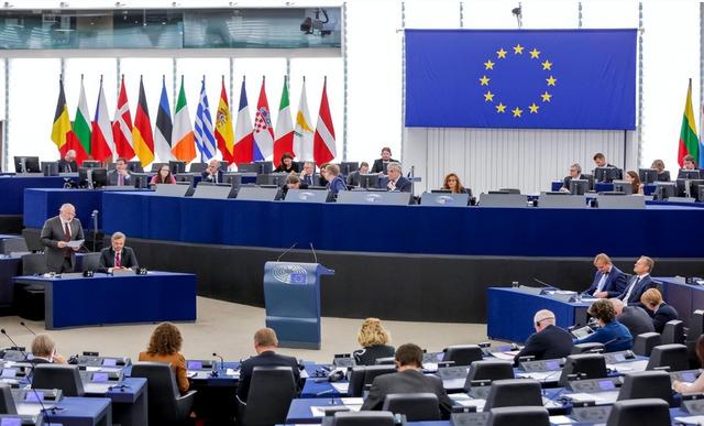 法国拒不接受中国反制，马克龙转身发现不妙	，特朗普也对欧盟出手