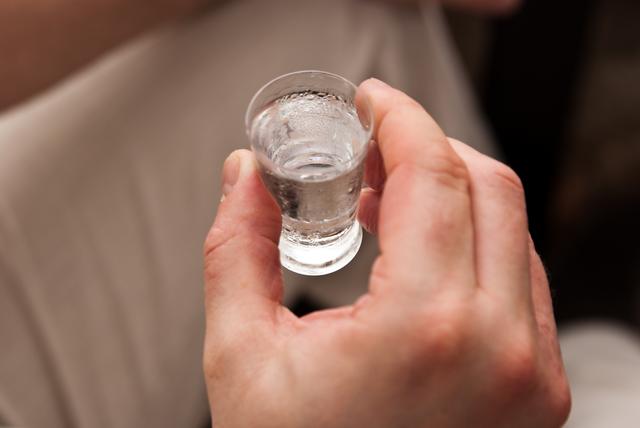 除了吃头孢不能喝酒，还有6种药吃完也不能喝酒，告诉你的酒友！