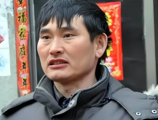 于文华也没想到，大衣哥爆红14年后，如今终于过上了理想生活