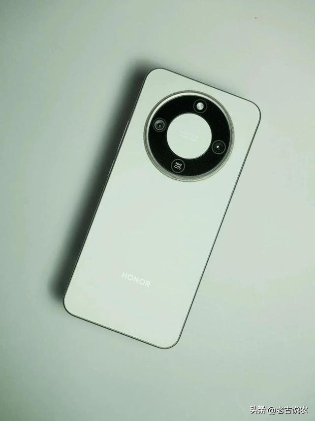 荣耀手机别瞎选！这三款闭眼入不后悔，性价比高口碑好