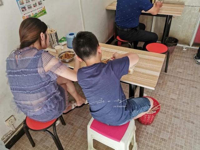 河南唯一的“热干面之城”？满满湖北味，游客直呼以为到湖北了