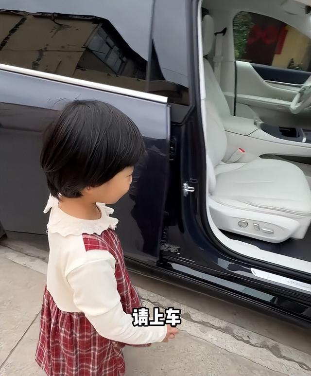 小天赐	，终为父母当年的“冲动	”买了单，年仅6岁活得不像个小孩