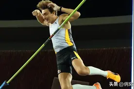 再破世界纪录 6.23米！世界上跳得最高的男人 将名字写在天际图片