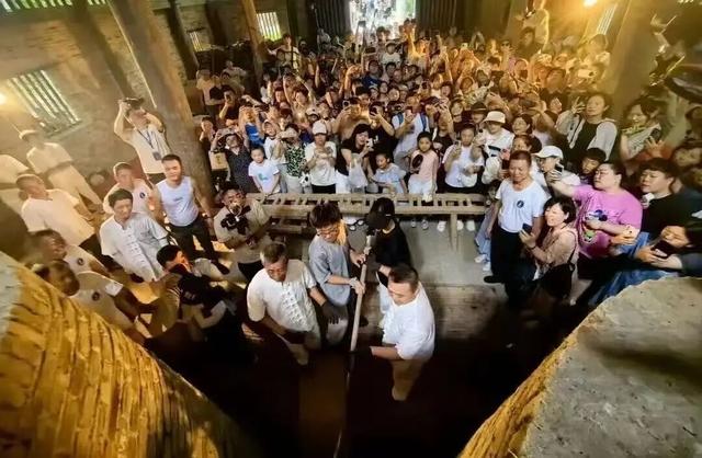 南昌全国“霸榜”！各大景区人流“爆棚”！江西开启“人山人海”模式！