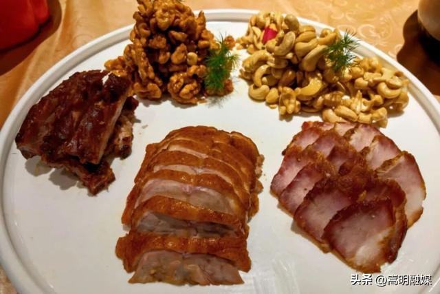 自在嵩明丨一站式遛娃、美食、运动！银杏广场的夜太会玩