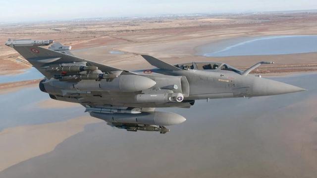 差距这么大？F-35护航普京归国由苏-35接手，苏-57都不配出场？