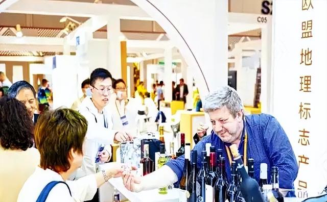 首次访华就不尊重我国？中国当场撤走仪仗队：摆正态度再来吧！